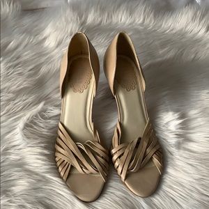 ⬇️REDUCED! GUESS Susan beige peep toe heels
